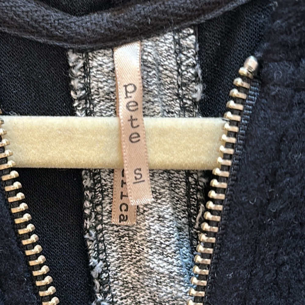 Sweater - Picture 3 of 5
